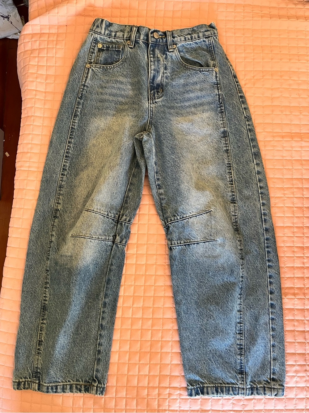 Women’s Barrel Leg Crop Jeans - sz M (waist 26-30”)